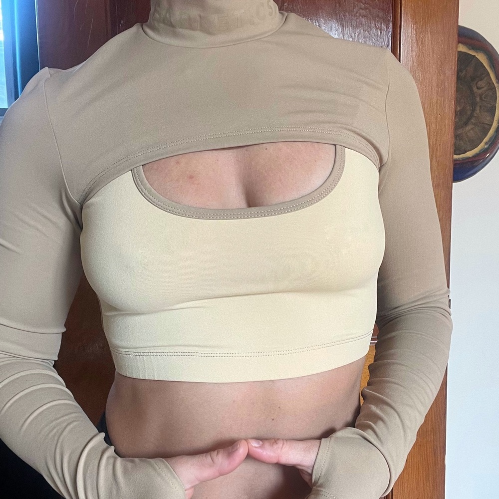 Fabletics Peek-a-Boo Cropped Long sleeve (XS)